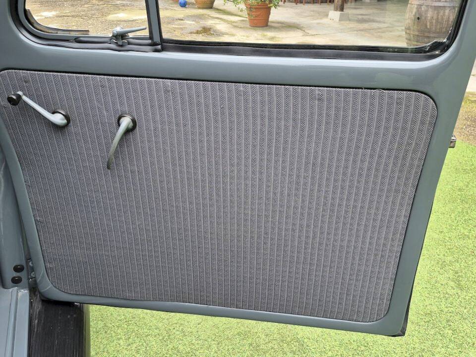 Image 32/52 of Volkswagen Beetle 1200 Standard "Oval" (1957)