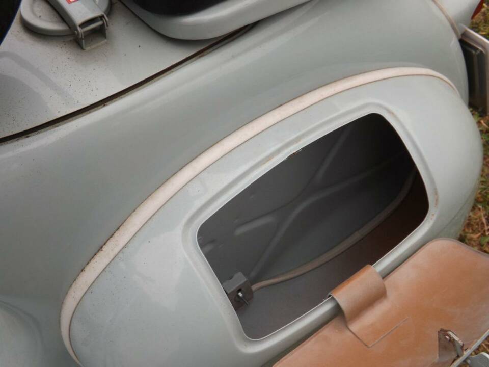 Immagine 27/50 di Piaggio Vespa 125 (1961)