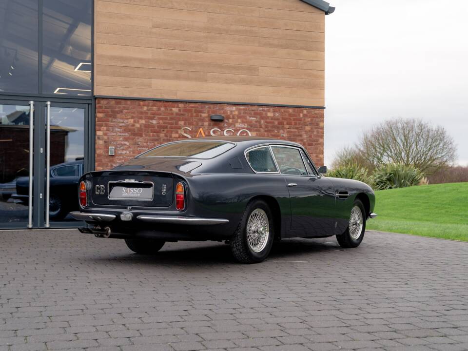 Image 48/79 of Aston Martin DB 6 (1968)
