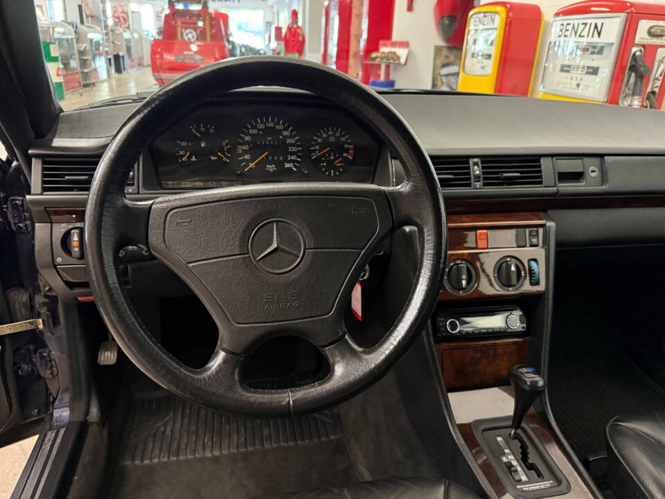 Bild 8/21 von Mercedes-Benz 300 CE-24 (1993)
