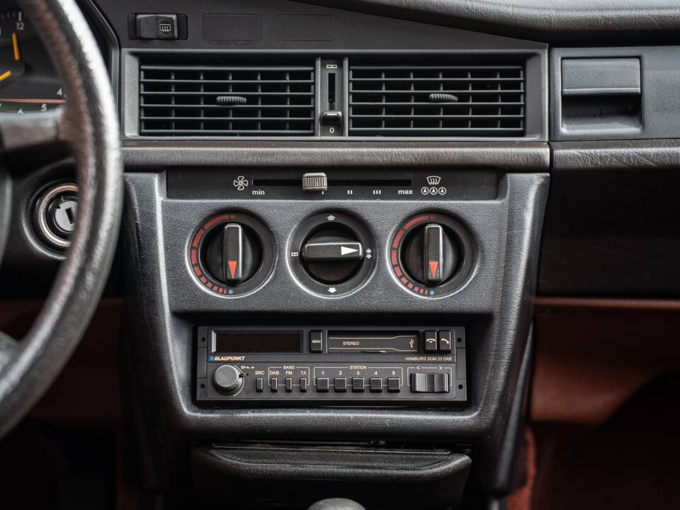 Bild 40/62 von Mercedes-Benz 190 E (1983)