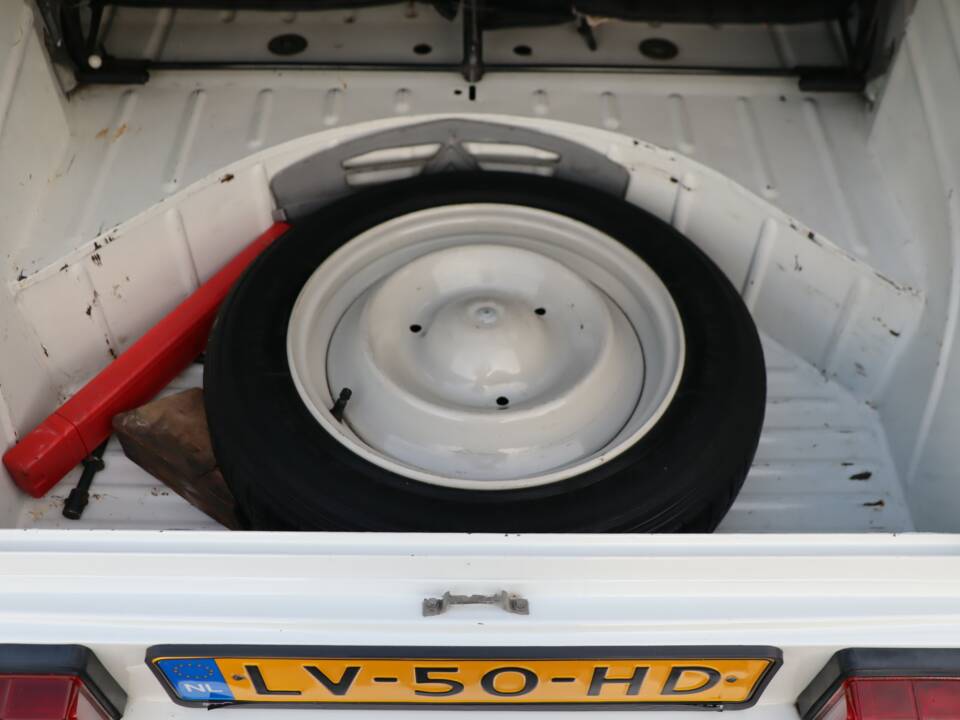 Image 33/50 of Citroën 2 CV 6 (1985)