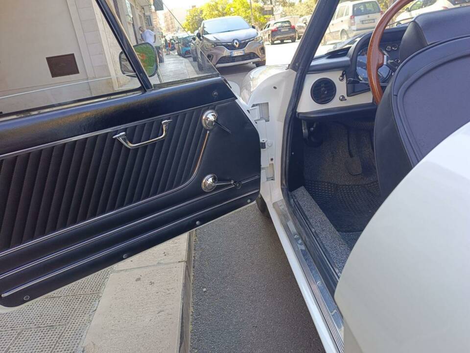 Image 42/50 of Alfa Romeo Spider 1600 Junior (1975)