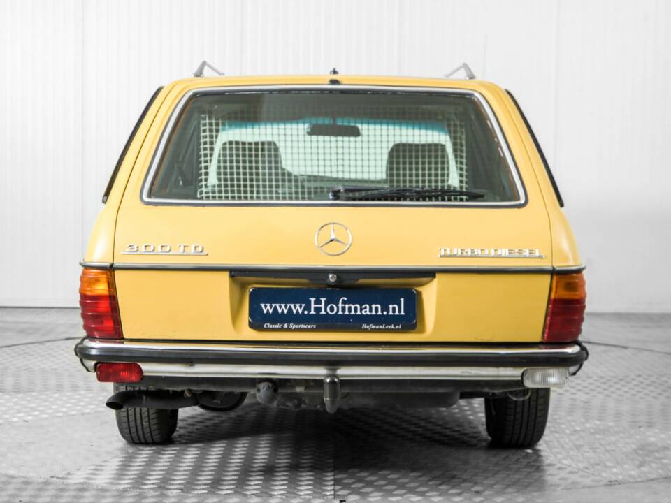 Bild 13/50 von Mercedes-Benz 300 TD Turbodiesel (1981)