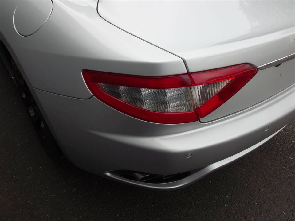 Image 36/98 of Maserati GranTurismo 4.2 (2009)