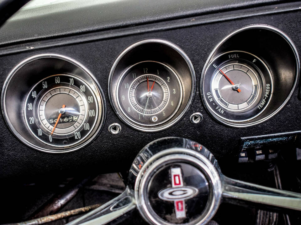 Image 40/50 of Chevrolet Corvair Monza Convertible (1966)