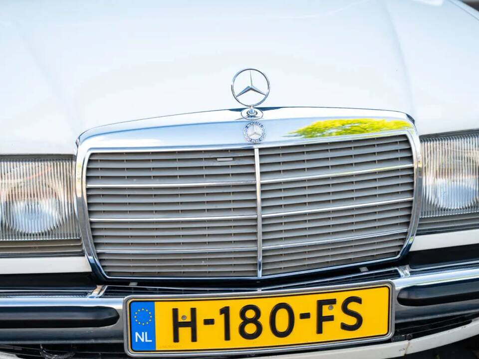 Image 47/62 of Mercedes-Benz 280 CE (1982)