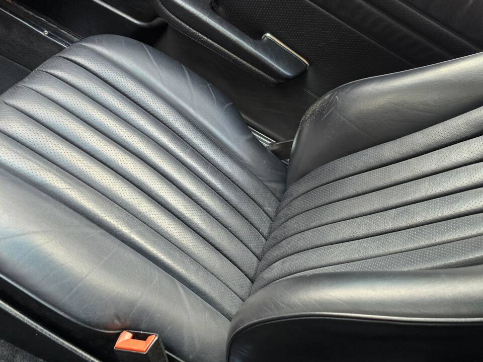 Image 12/34 of Mercedes-Benz 500 SL (1986)