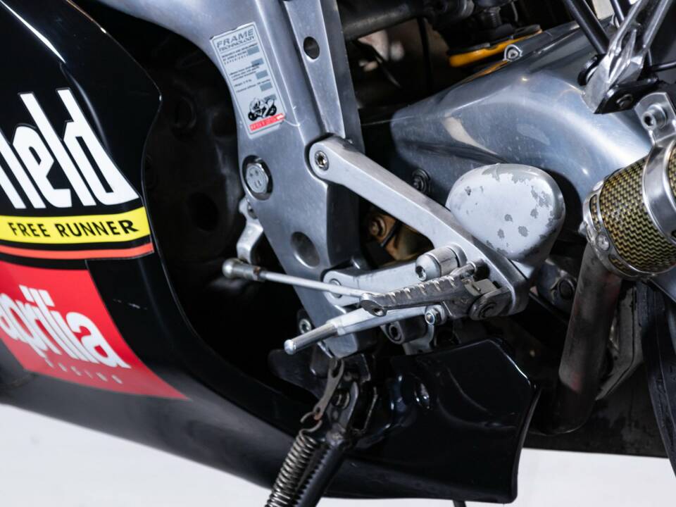 Image 20/50 of Aprilia DUMMY (1998)