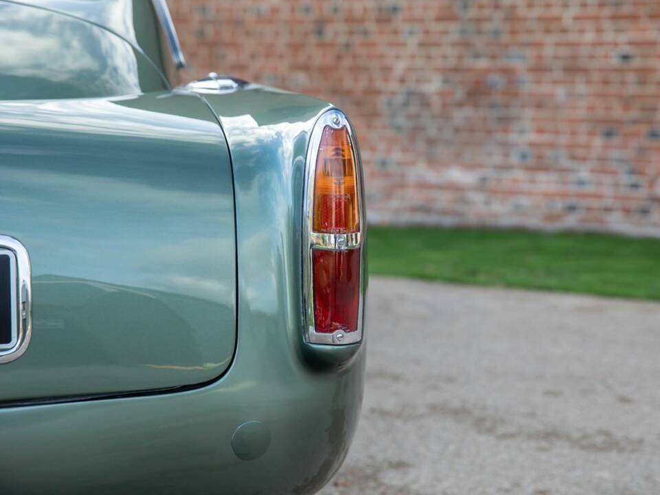 Image 36/48 de Aston Martin DB 4 GT (1961)