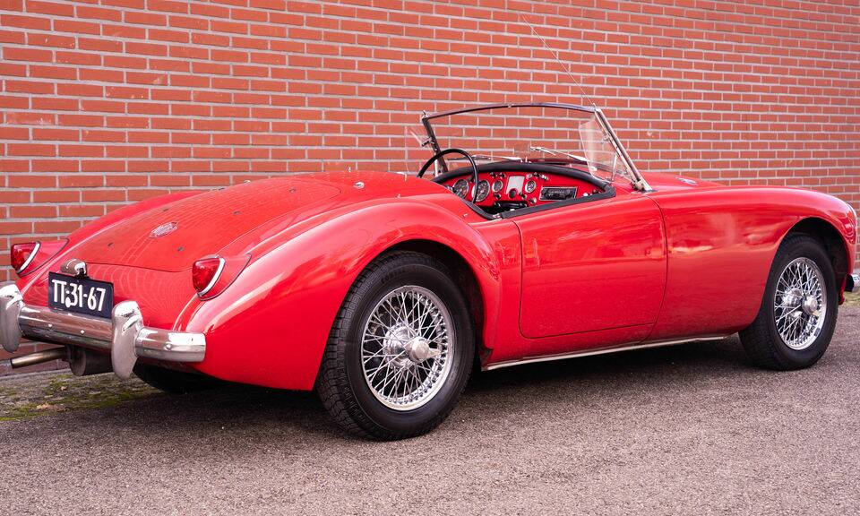 Image 7/8 of MG MGA 1500 (1956)