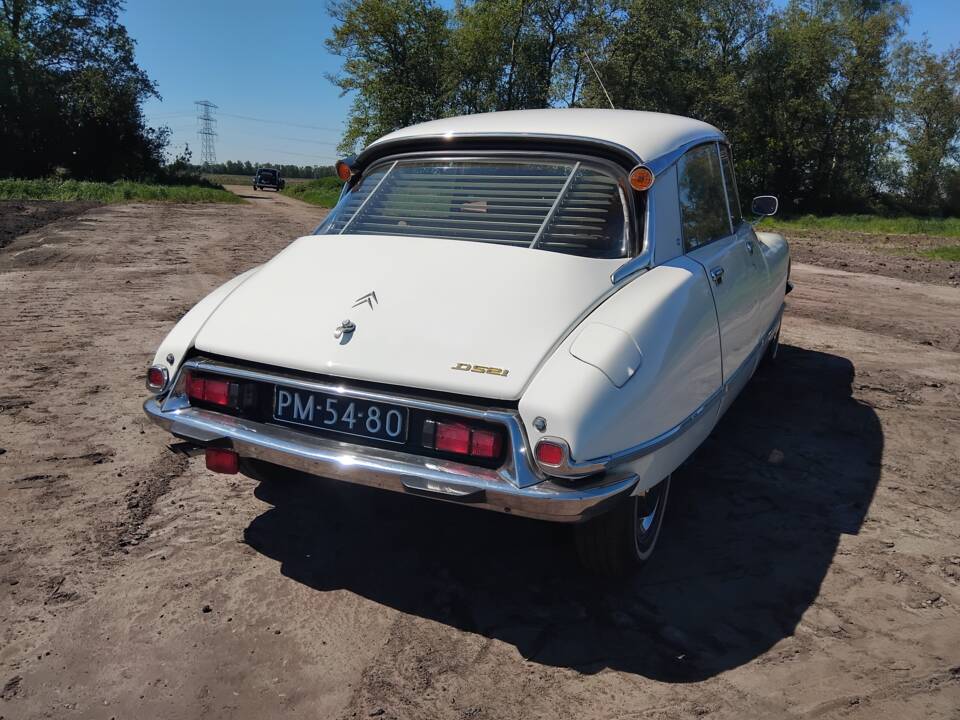 Image 8/40 of Citroën DS 21 (1972)