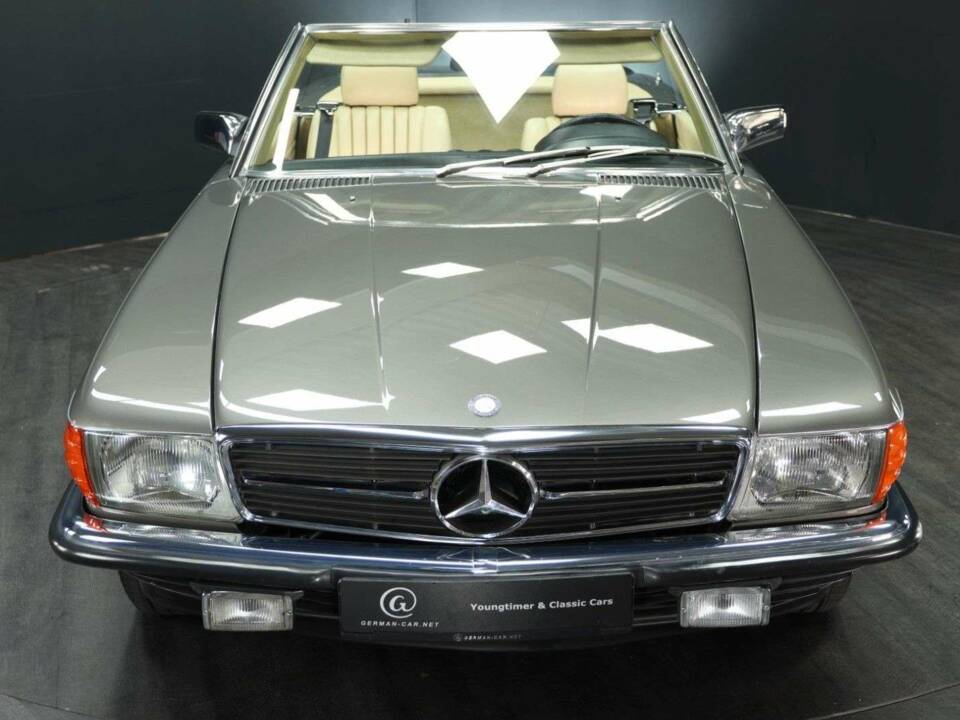 Bild 9/30 von Mercedes-Benz 380 SL (1983)