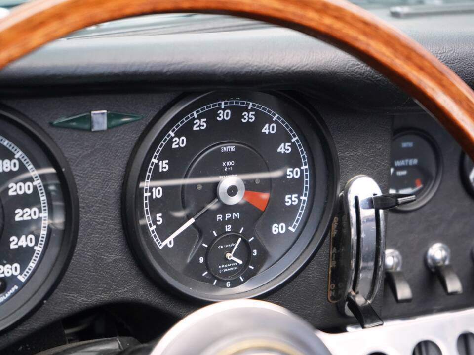 Afbeelding 15/15 van Jaguar E-Type (1968)
