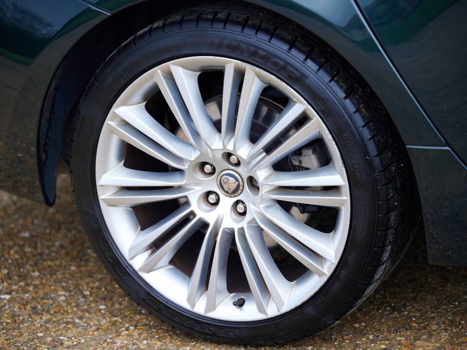 Image 38/50 of Jaguar XJ 5.0 (2010)