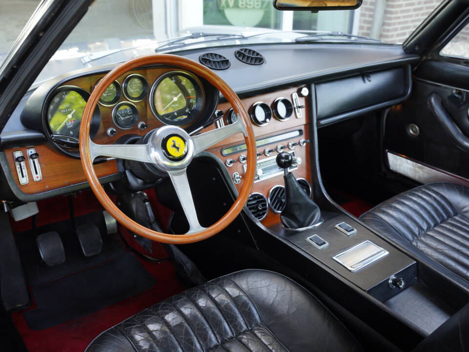 Imagen 39/50 de Ferrari 365 GT 2+2 (1970)
