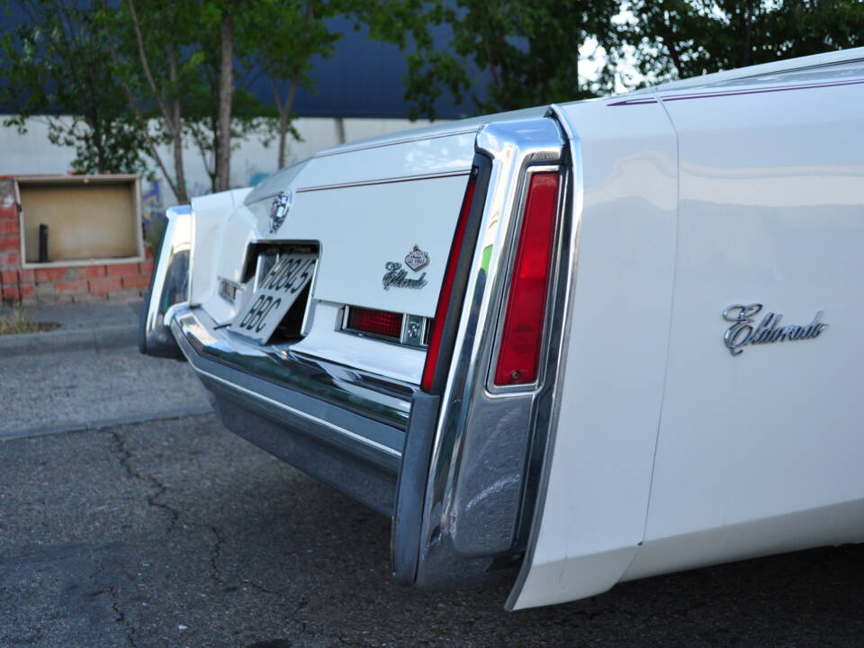 Image 21/75 of Cadillac Fleetwood Eldorado Convertible (1975)