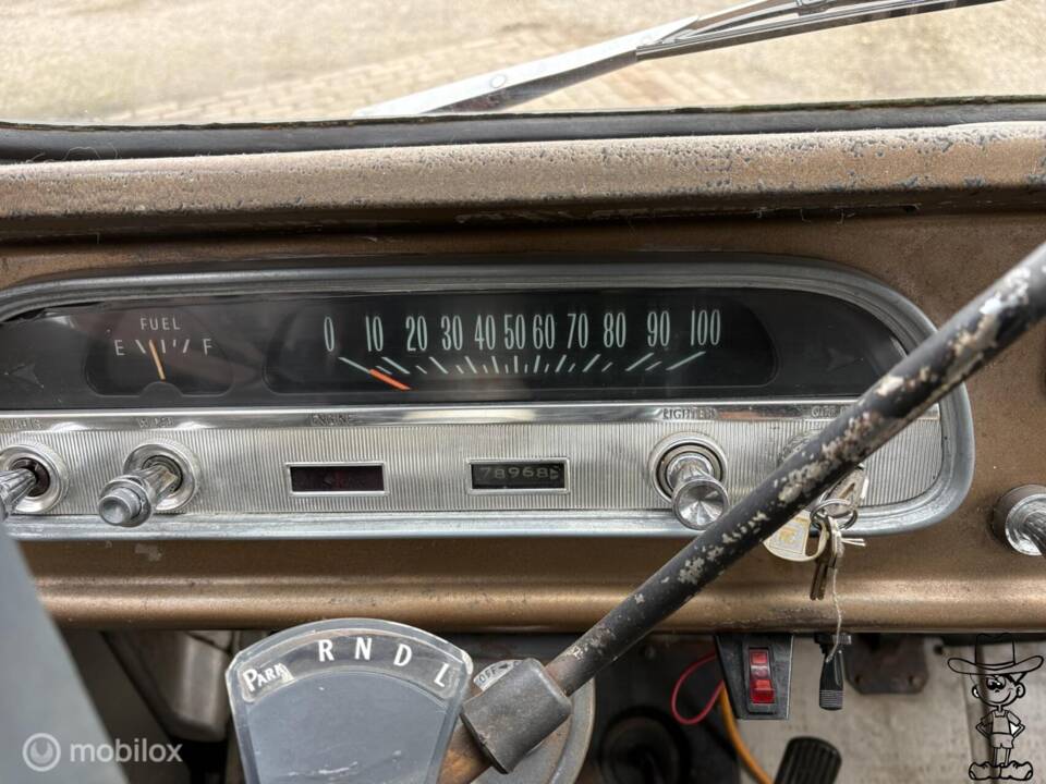 Image 15/50 of Chevrolet G-10 Van (1965)