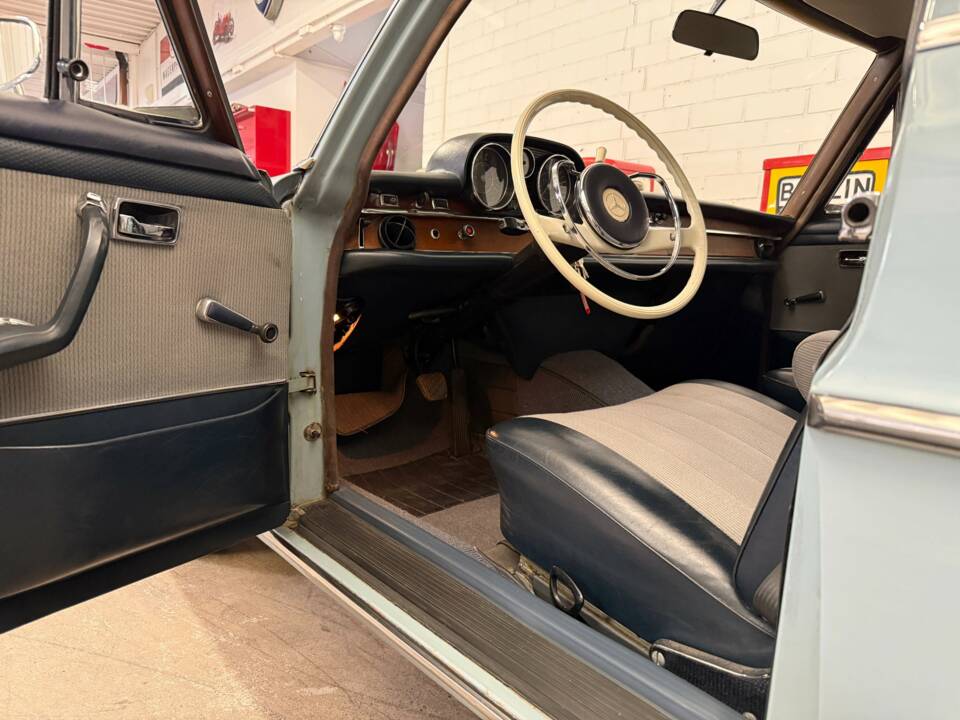 Image 6/20 of Mercedes-Benz 250 SE (1967)
