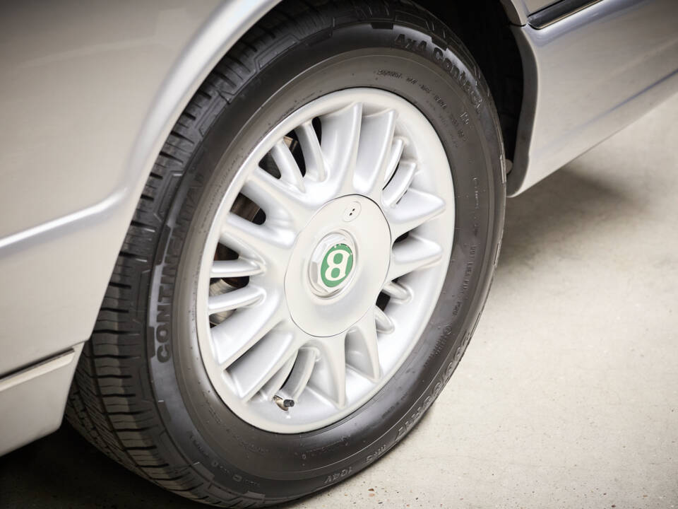 Image 28/77 of Bentley Azure (2001)