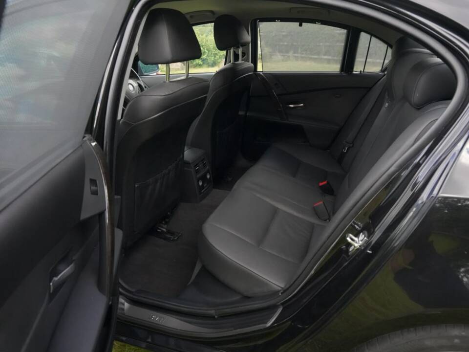 Bild 48/48 von BMW 550i (2006)