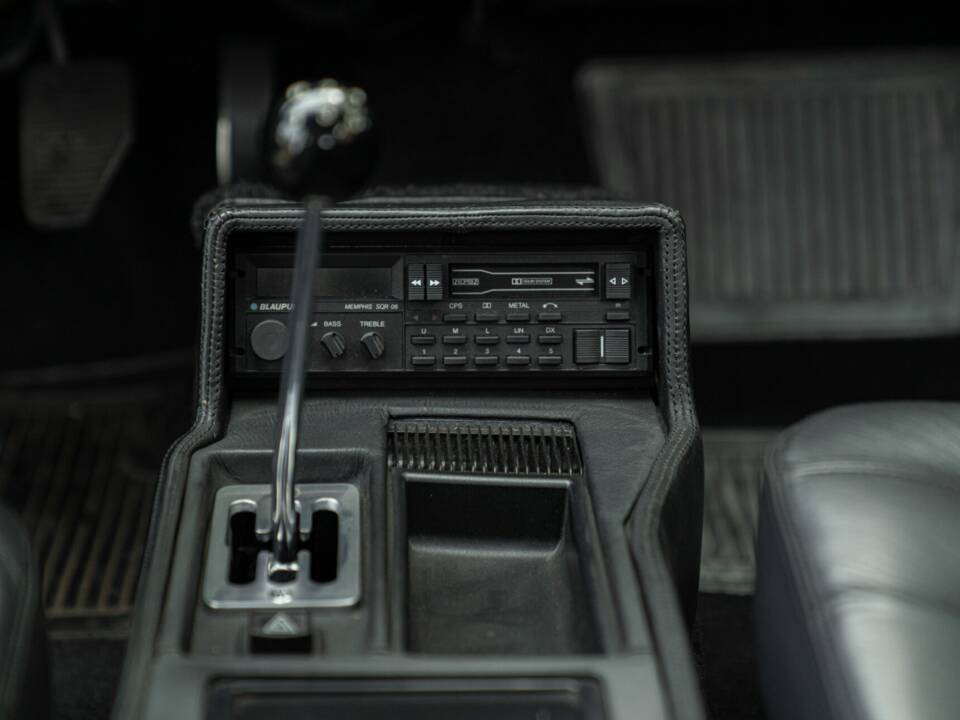 Obraz 50/50 pojazdu Ferrari Mondial 3.2 (1987)