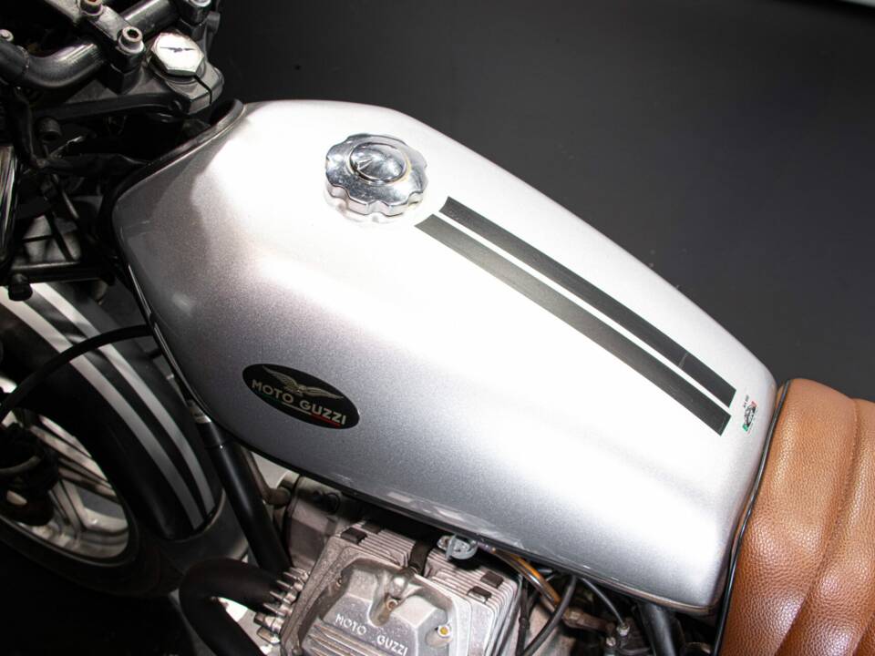 Bild 23/50 von Moto Guzzi V 35 III (1986)
