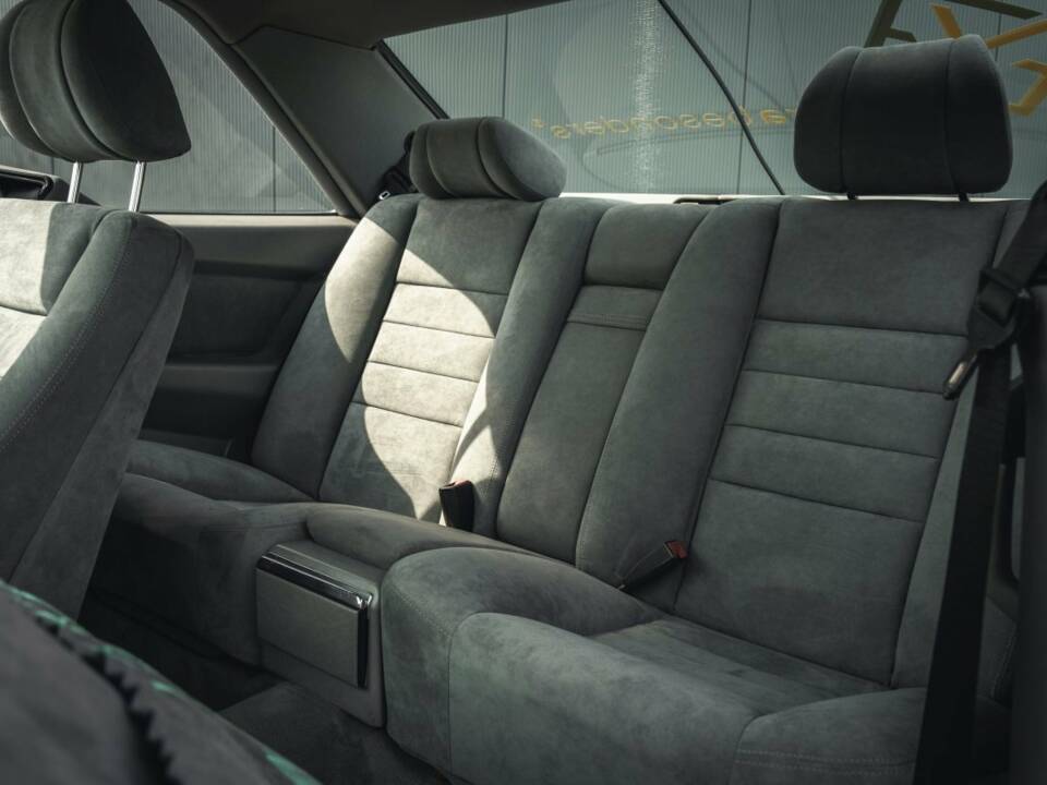Bild 9/15 von Mercedes-Benz 560 SEC (1990)