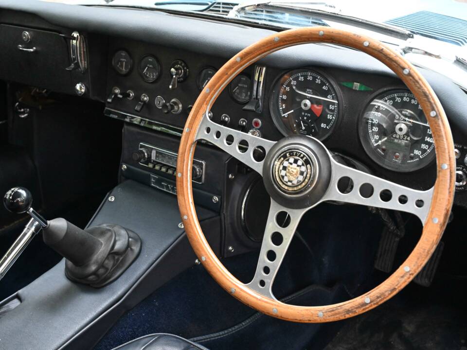 Image 27/50 of Jaguar E-Type (2+2) (1966)
