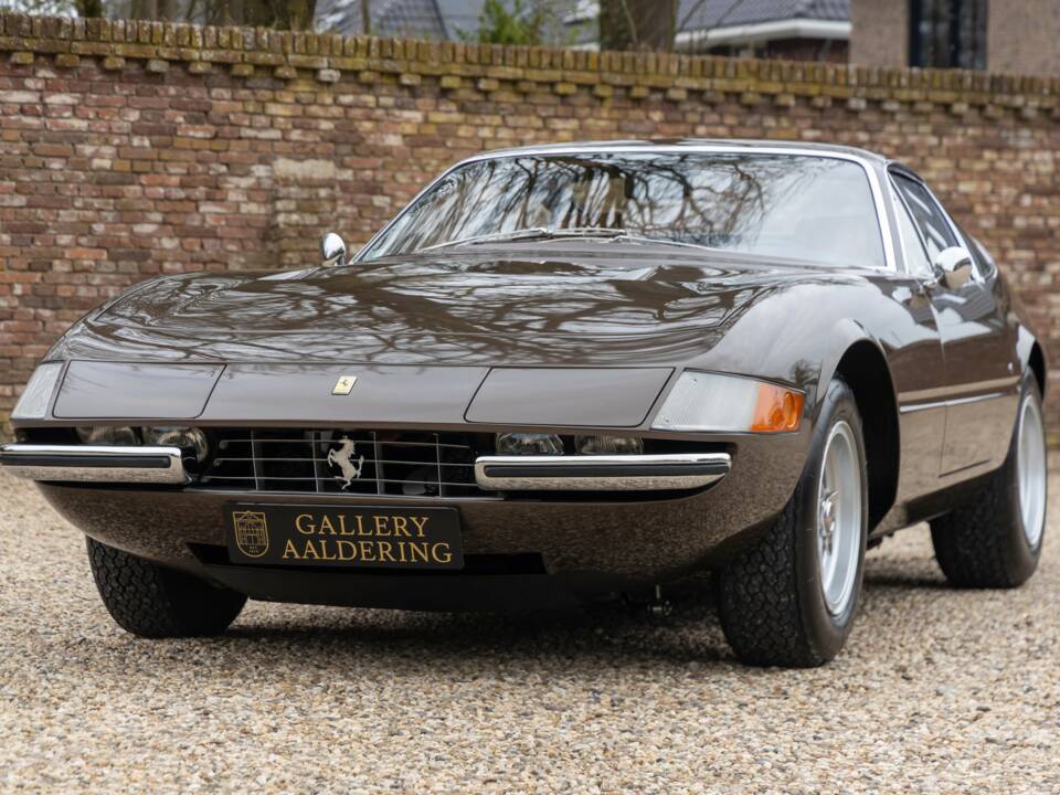 Image 18/50 de Ferrari 365 GTB/4 Daytona (1974)