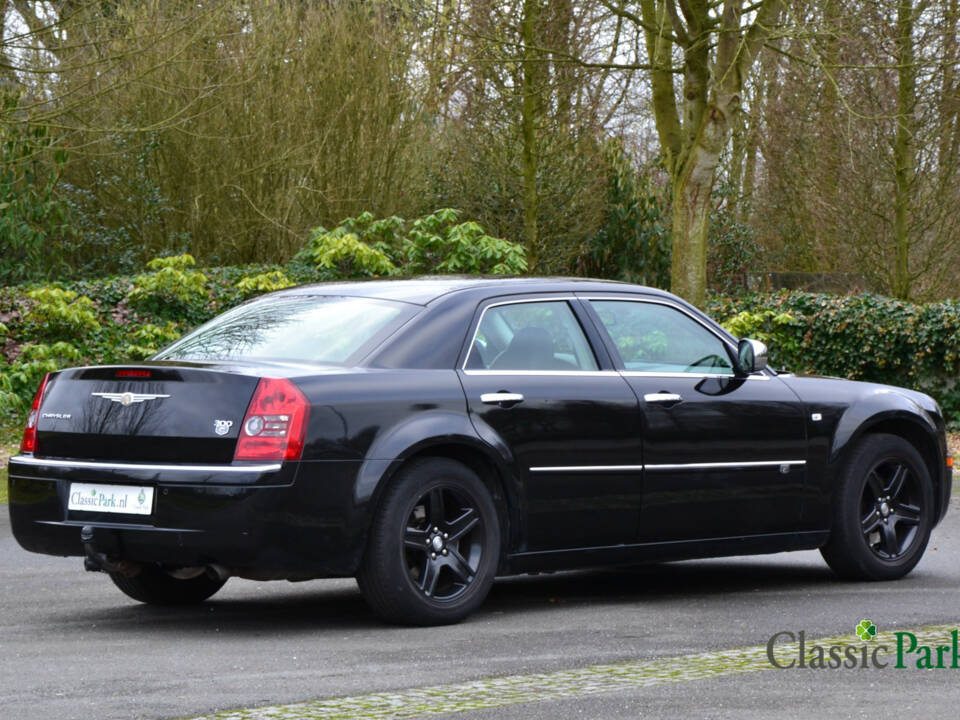 Image 5/50 of Chrysler 300 C SRT8 (2010)