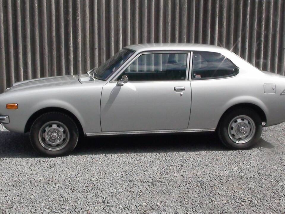 Image 6/8 of Mitsubishi Lancer (1976)