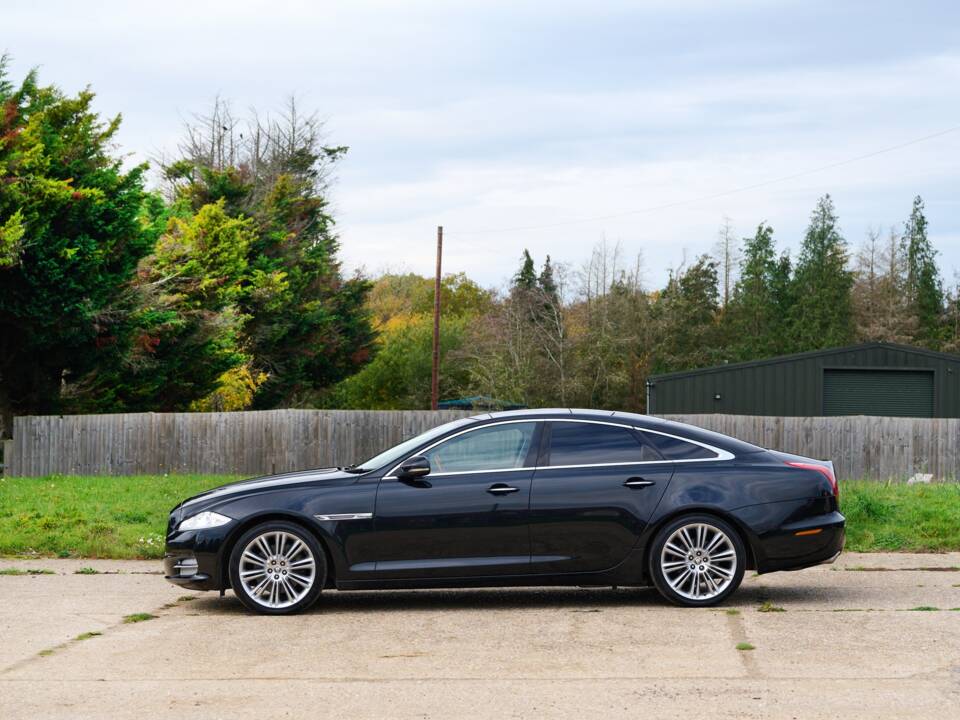 Bild 19/50 von Jaguar XJ 5.0 (2011)