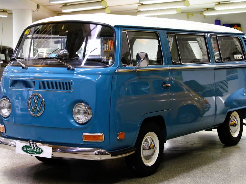 Image 1/29 of Volkswagen T2a Kombi (1970)