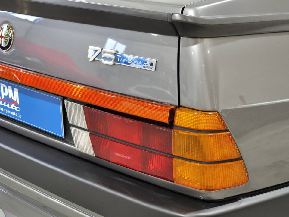Bild 16/34 von Alfa Romeo 75 2.0 Twin Spark (1988)