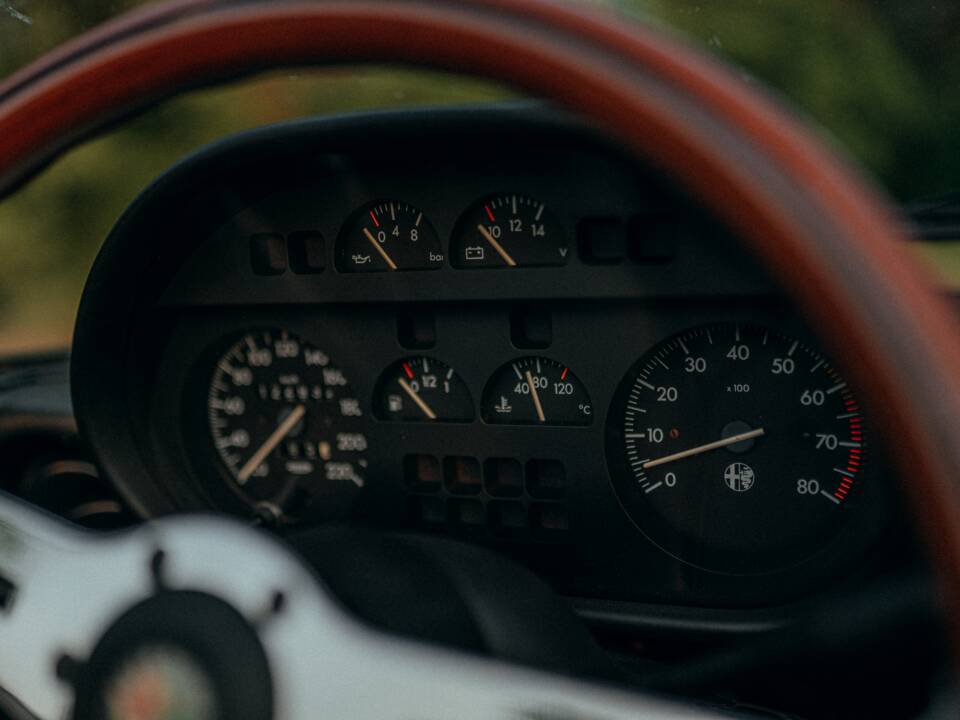 Image 8/9 of Alfa Romeo 2.0 Spider (1989)