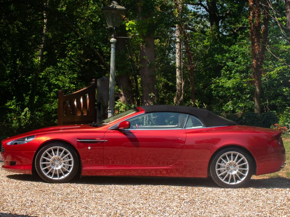 Image 18/50 of Aston Martin DB 9 Volante (2006)