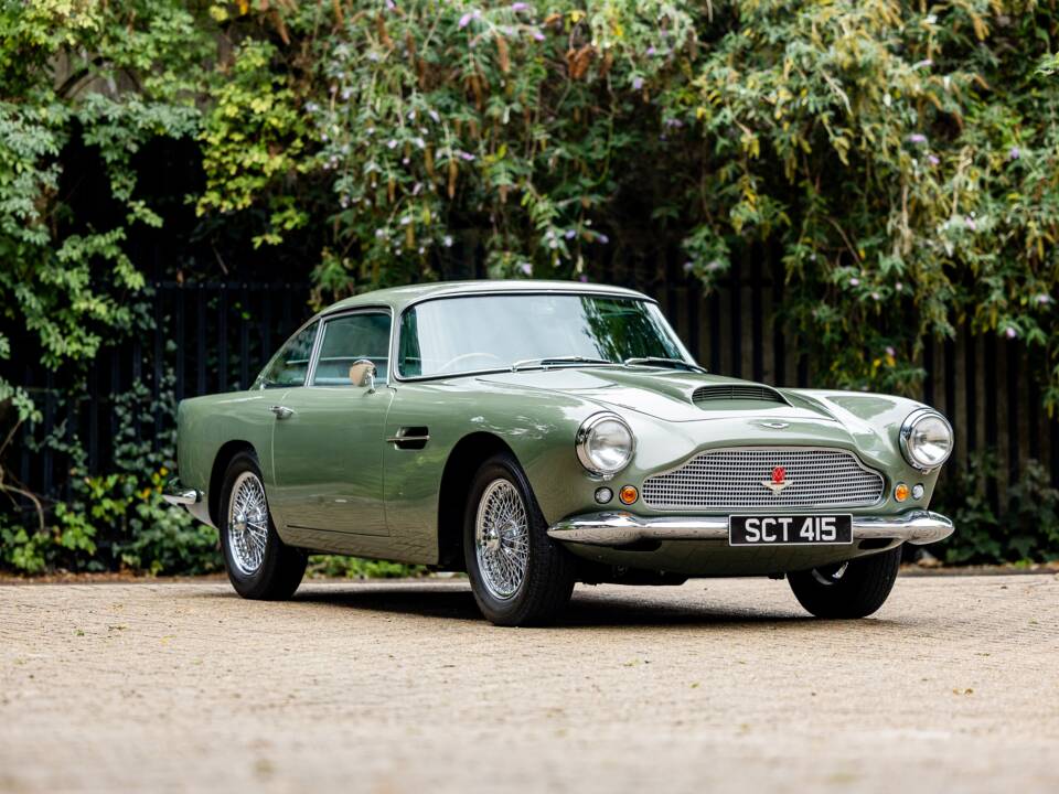 Image 7/50 de Aston Martin DB 4 (1960)