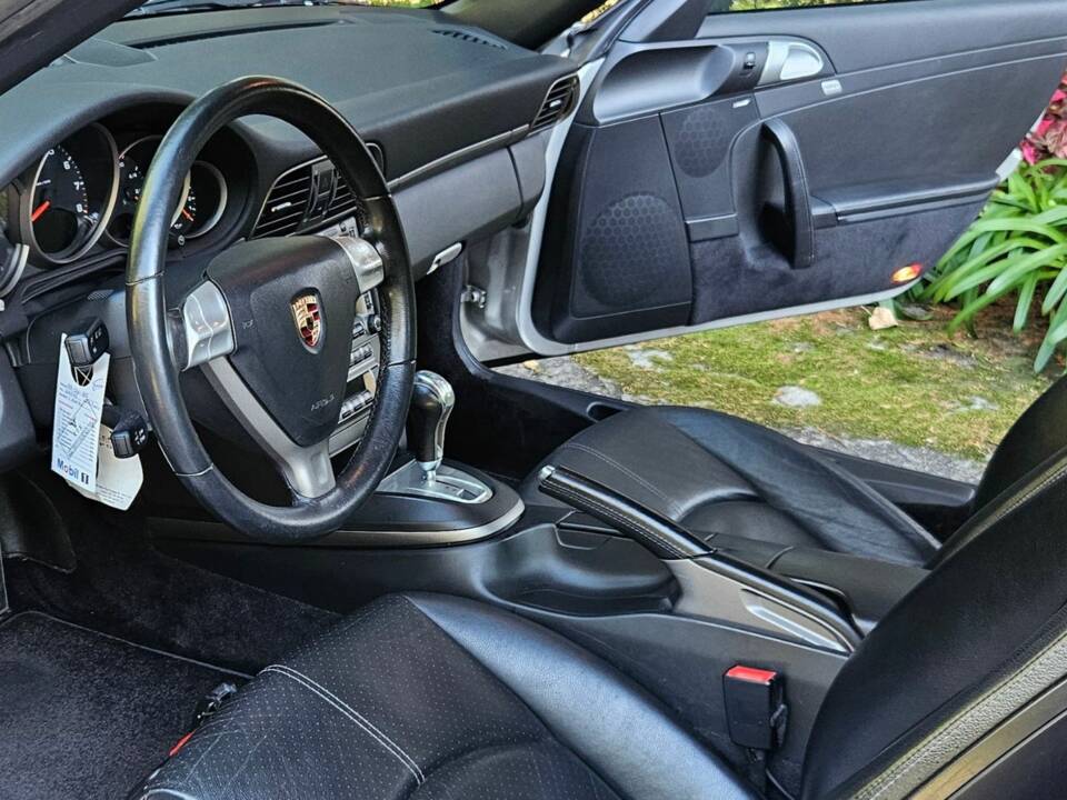 Image 5/37 de Porsche 911 Carrera (2004)