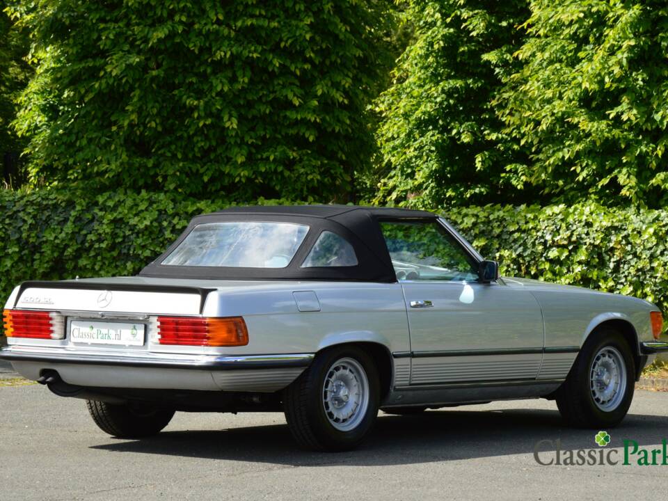 Image 21/50 de Mercedes-Benz 500 SL (1985)