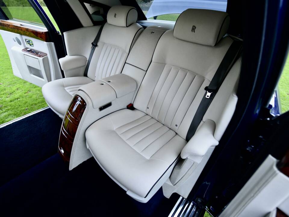 Image 46/50 of Rolls-Royce Phantom VII (2009)