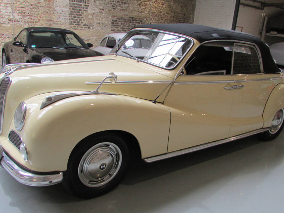 Imagen 7/19 de BMW 502 Baur (1954)