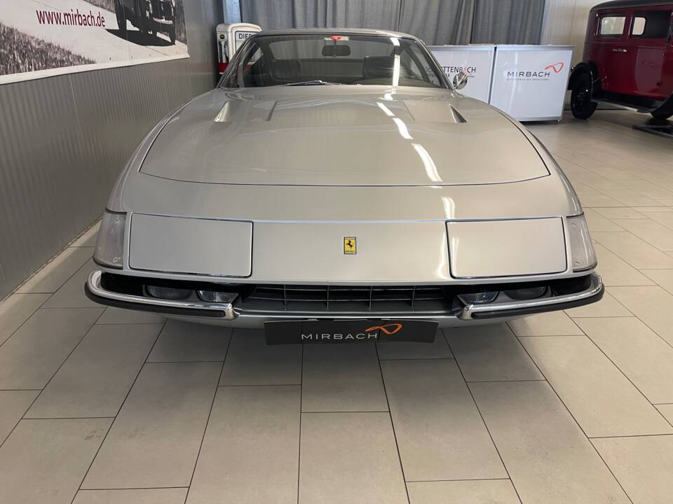 Image 3/22 of Ferrari 365 GTB&#x2F;4 Daytona (1973)
