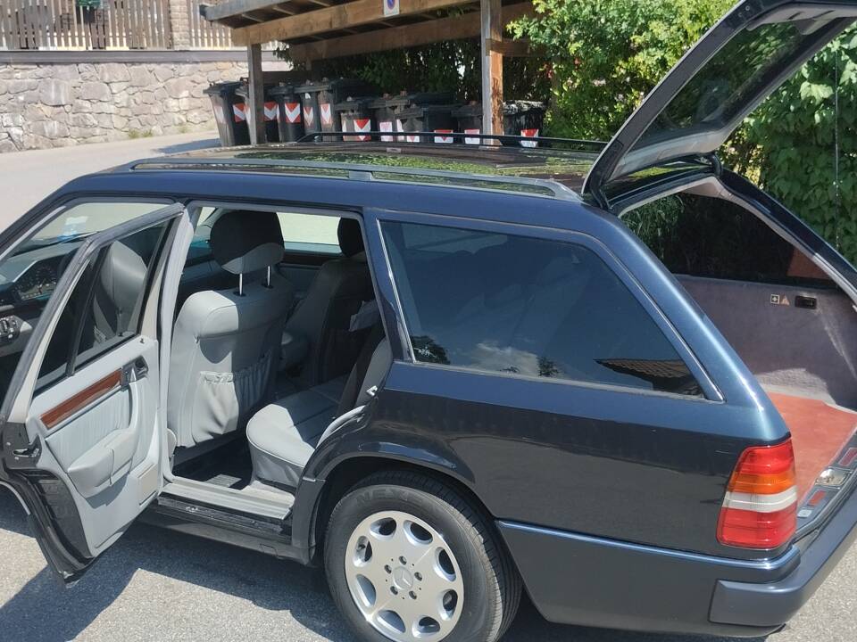 Image 9/14 of Mercedes-Benz E 280 T (1995)