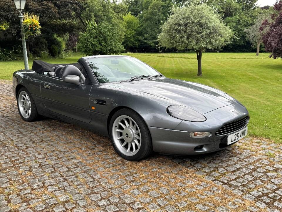 Image 3/28 of Aston Martin DB 7 Volante (1997)