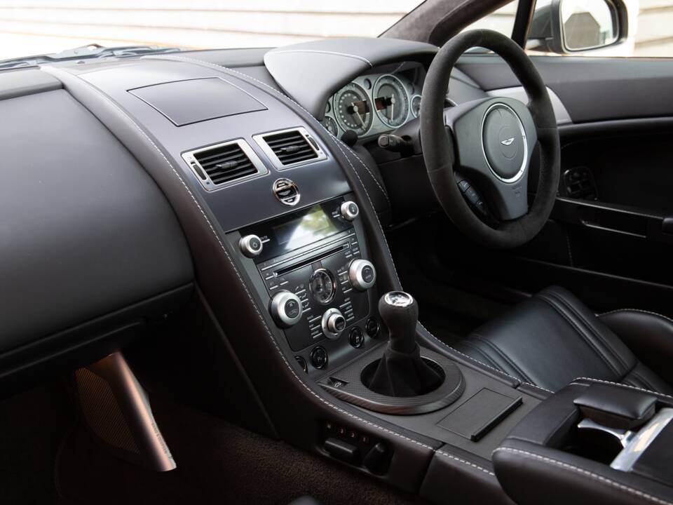 Bild 67/84 von Aston Martin V12 Vantage (2010)
