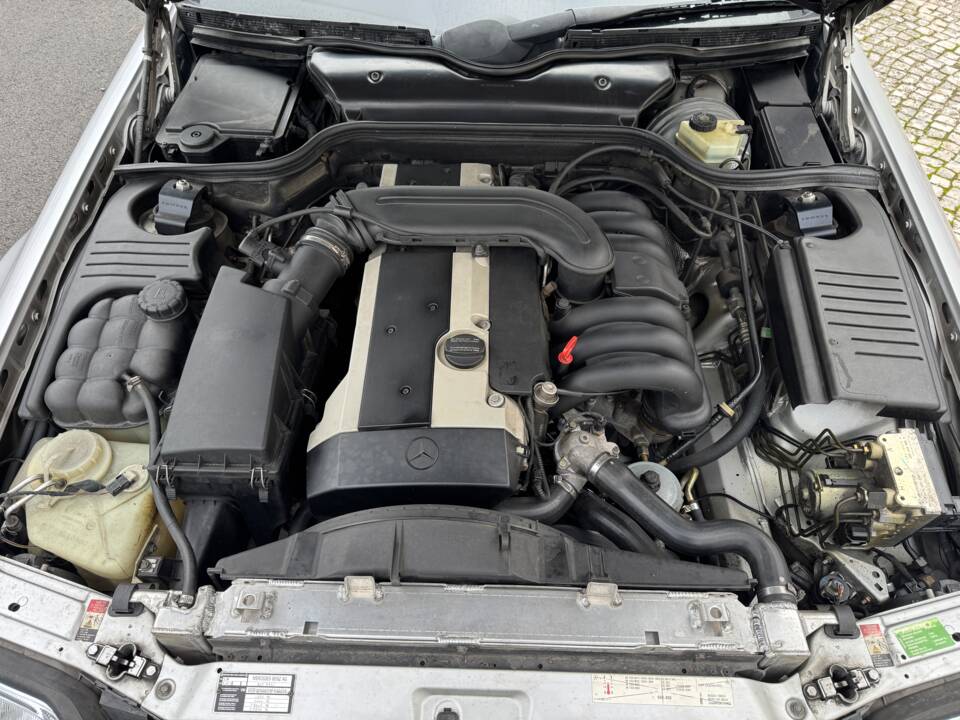 Image 47/51 of Mercedes-Benz SL 320 (1996)