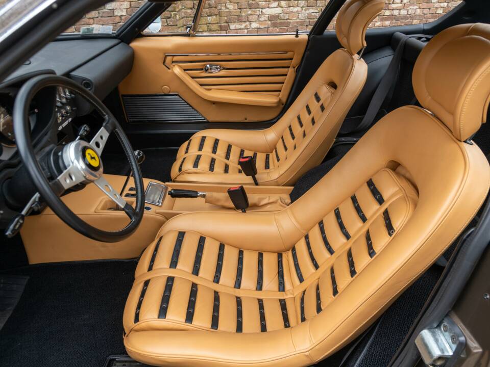 Image 8/50 de Ferrari 365 GTB/4 Daytona (1974)