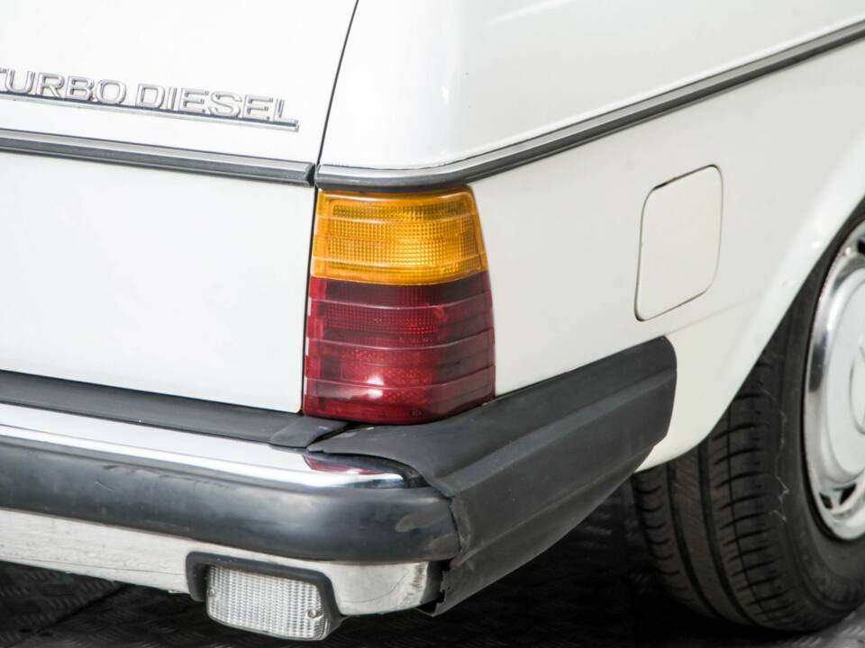 Bild 30/50 von Mercedes-Benz 300 D (1983)