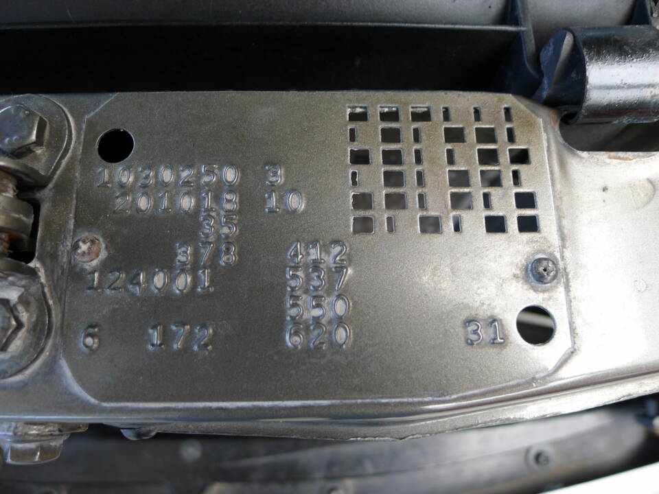 Image 10/34 de Mercedes-Benz 190 E 1.8 (1991)